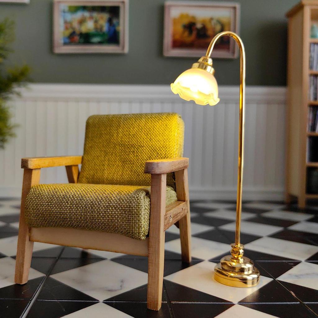 1:12 Dollhouse Floor Lamp Retro Classic Wooden Ornament Light Model Decoration Accessories