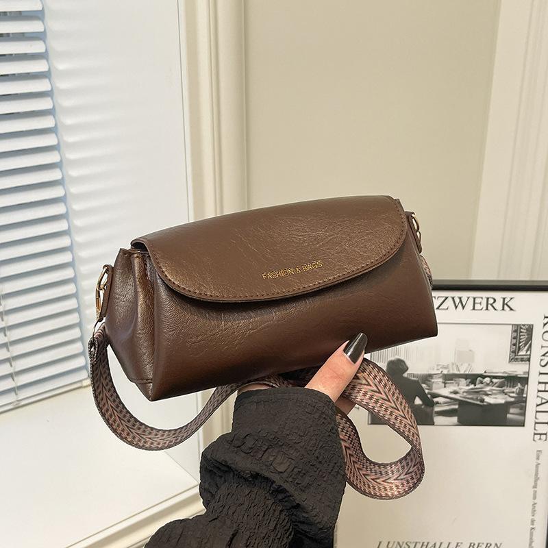 

Niche design texture fashion bag autumn new pillow bag 2025 casual trend women s shoulder messenger bag