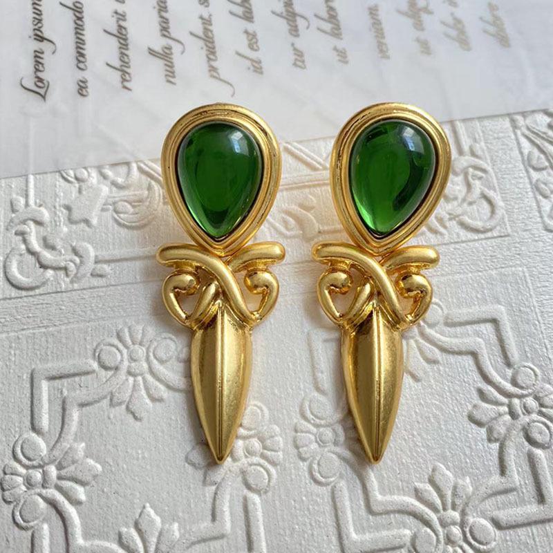 

Винтажные серьги-капли в нишевом стиле с преувеличенными стеклянными и серебряными шипами