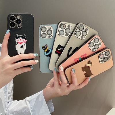 Luxuriöse galvanisierte Lederhülle mit Cartoon-Kätzchen-Aufdruck für iPhone 15 Pro Max 14 13 12 Pro 11 Vollständig umschließende Fallschutzhülle mit Objektivfolie