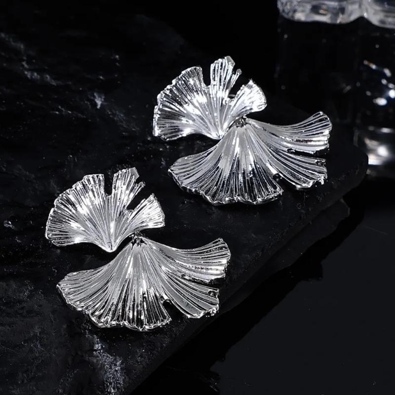 Ginkgos Leaf Design Alloy Earrings Smooth Surfaces Unique Accessory Casual Formal Earrings Suitable for Fashion Women