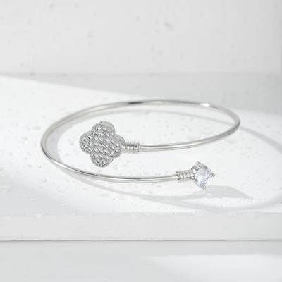 Modisches offenes Kleeblatt-Armband für Damen, galvanisiertes Kupfer mit Mikro-Zirkonia-Steinen, Schmuckaccessoires