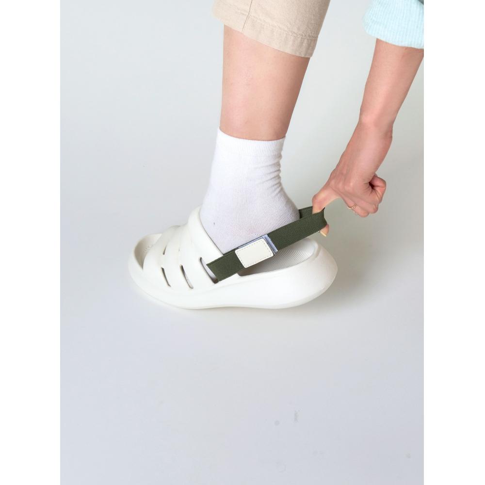 Daiso Pruhované páskové sandály 240 260 mm Slonová kost