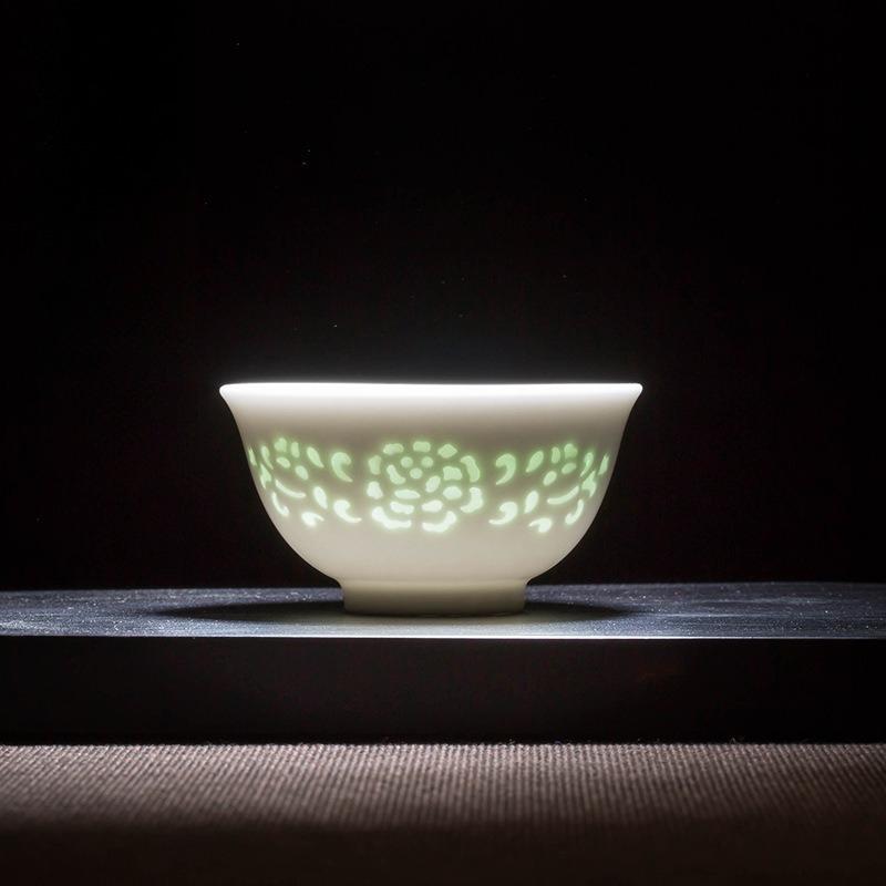 

1PC Pure white hollowed-out exquisite kung fu tea set, high-end teacup, tea bowl, tea room, single master cup, tea cup 30ml