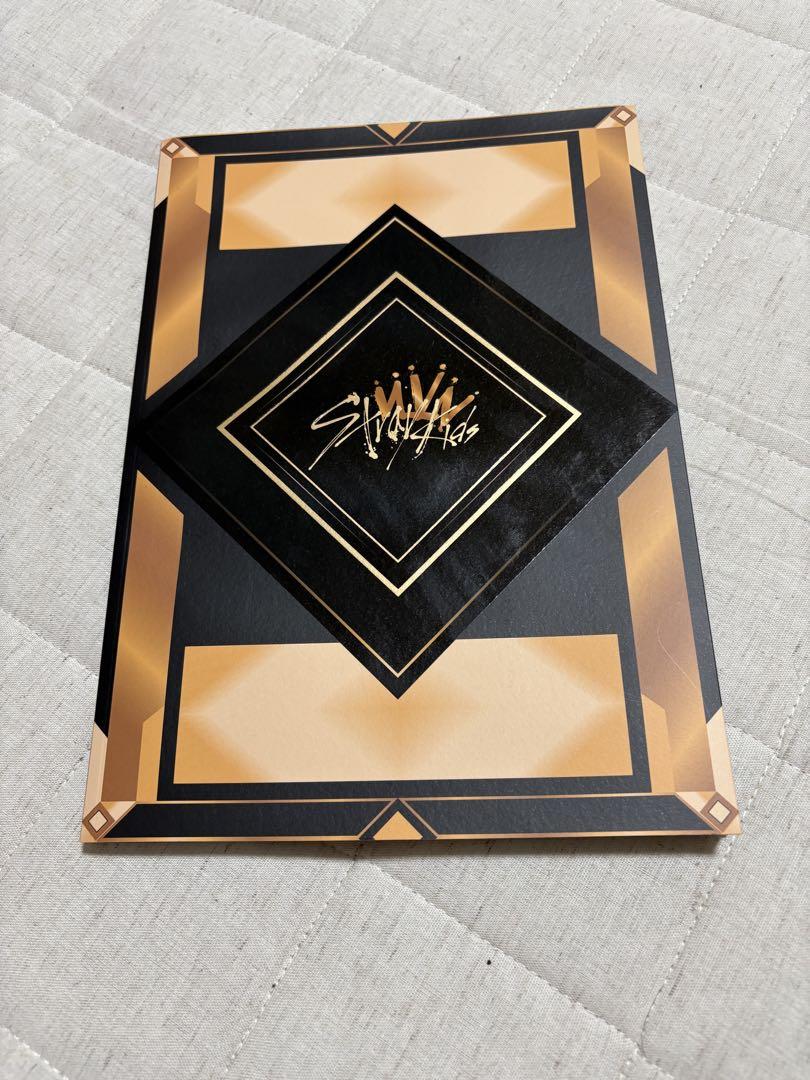 

[USED] stray kids Kingdom Photobook