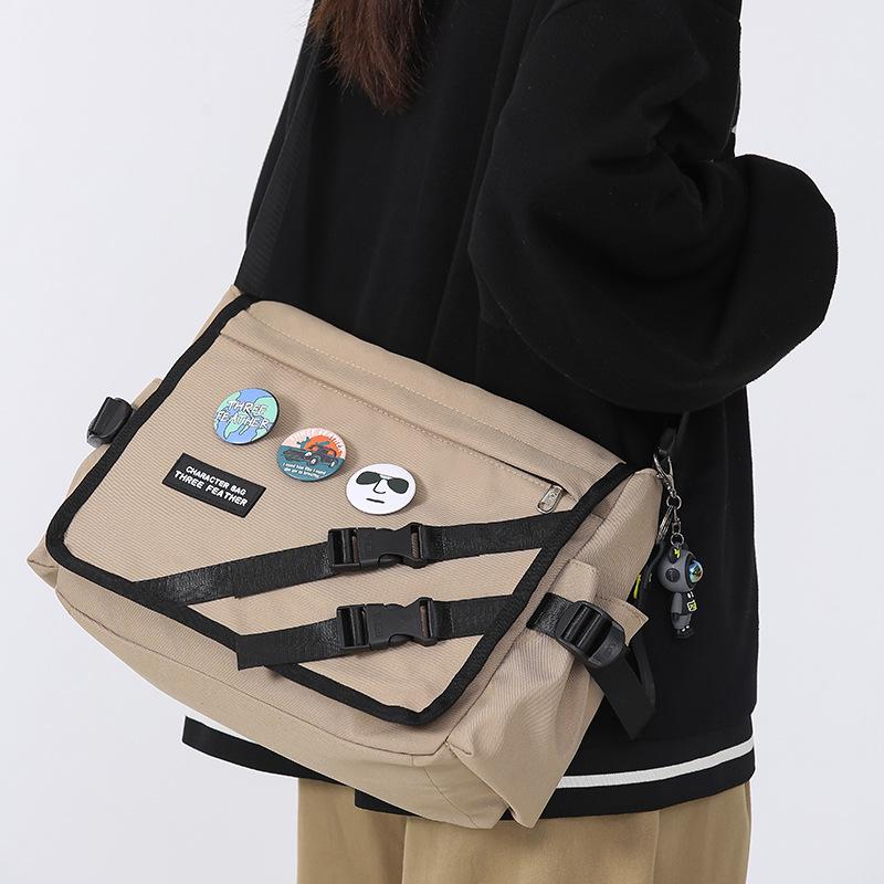 Herren Trendige Japanische Minimalistische Umhänge- und Schultertasche - Stilvolle Studenten Messenger Bag mit Kostenlosem Versand