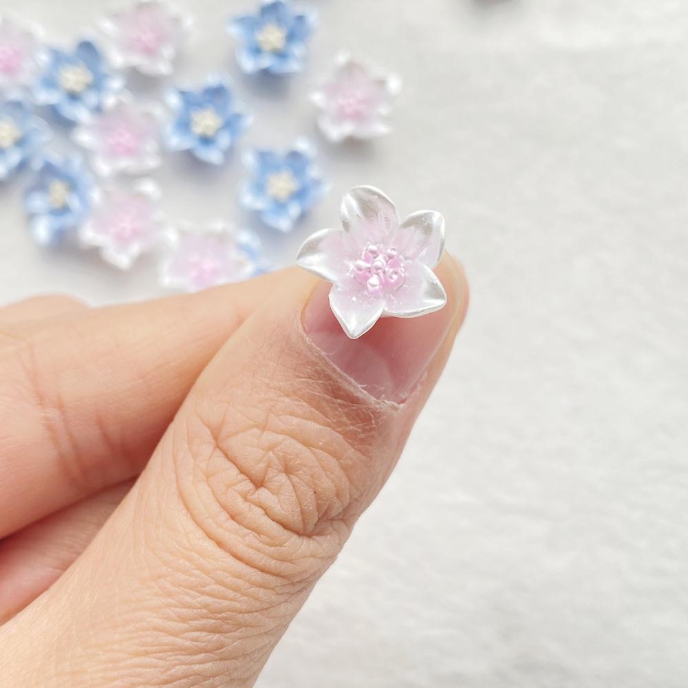 50pcs Resin Mini Colorful Lily Flowers Nail Art Flat Back Rhinestone Bead Scrapbook DIY Manicures Applique Accessories Crafts