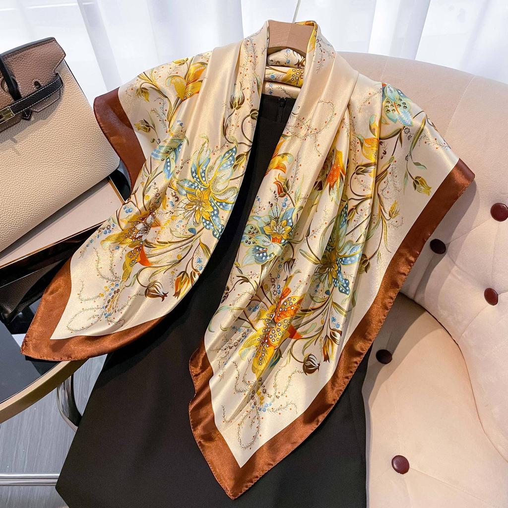 Høykvalitets luksuriøst silkeskjerf pannebånd Skjerf Halsskjerf For kvinner Kjede Silkeskjerf Dekorativt sjal for kvinner