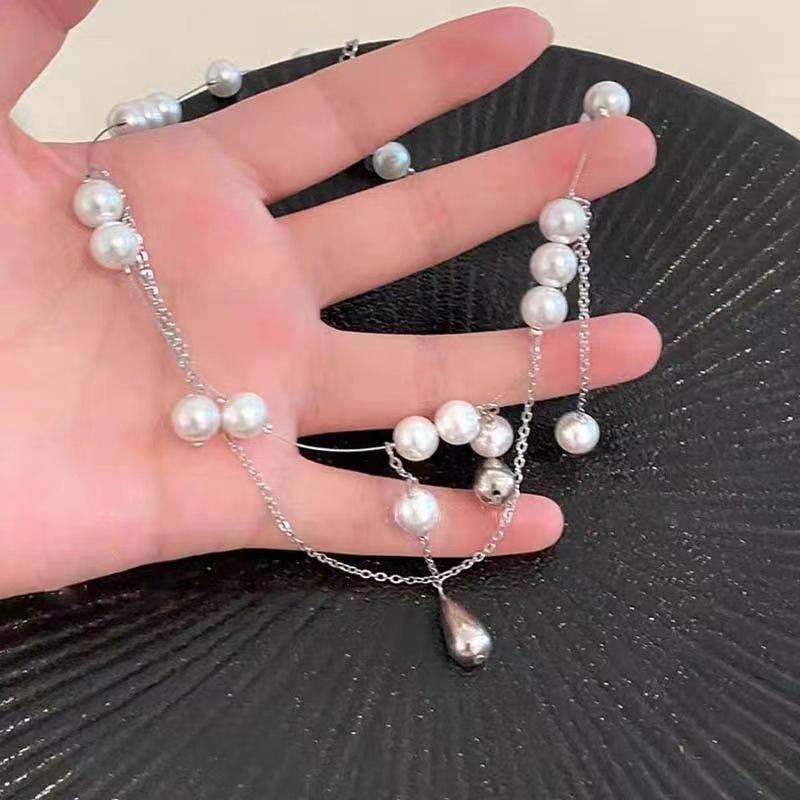 Gentle wind, high sense, water drop, fringed pearl item, metal double-layer necklace, light luxury temperament, fashion collarbone chain, neck chain.