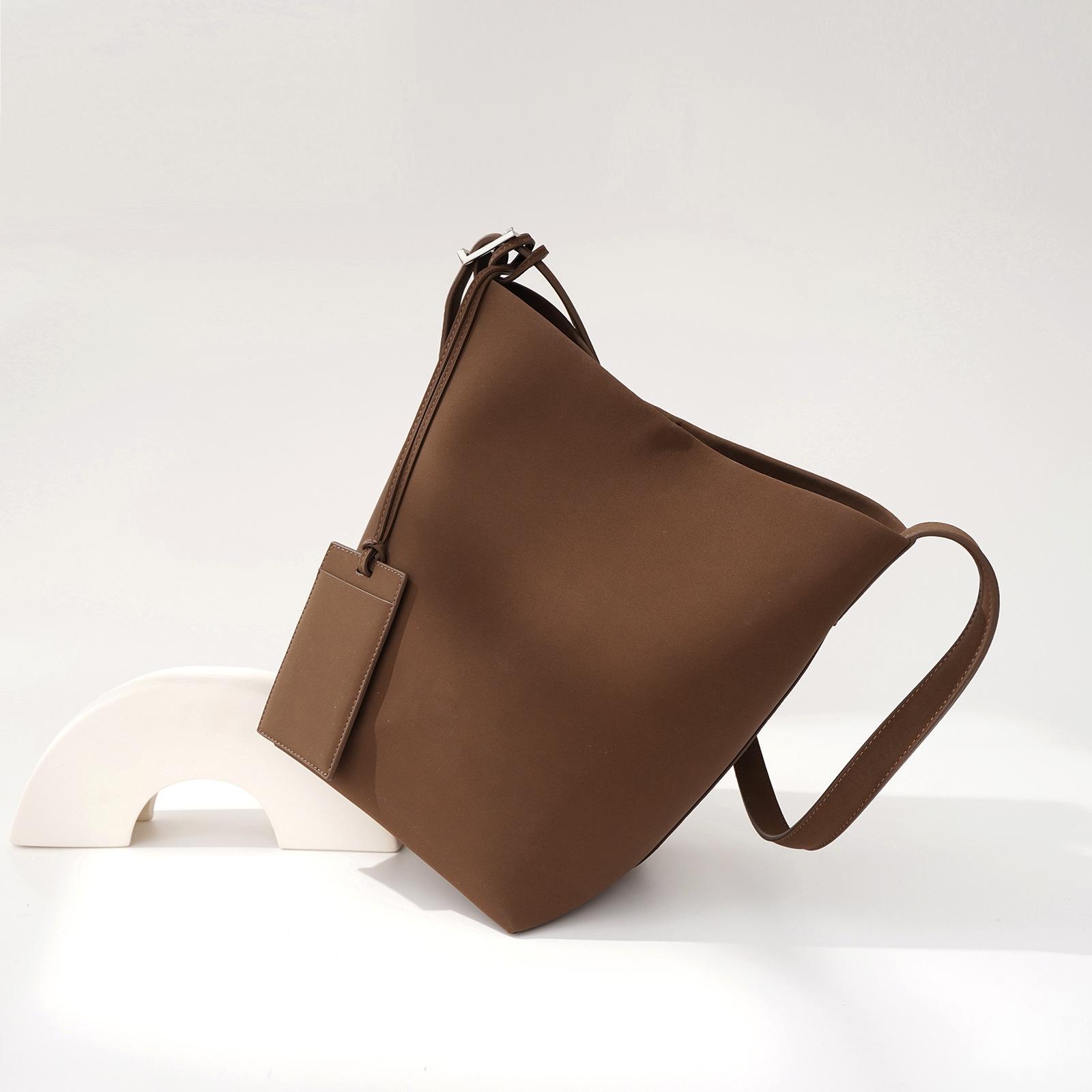 

Niche Soft Cowhide Commuter Bucket Bag Women s New Large-capacity Shoulder Messenger Handbag