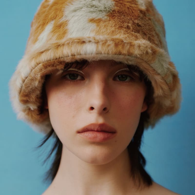 

poesiedame [Жизненный ПОРТРЕТ] Меховая шляпа-метелька цвета аква-микс FREE