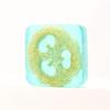 Savon au lait de coco fait main avec luffa exfoliant, acide kojique et huile essentielle de citron pour le bain et le soin du visage