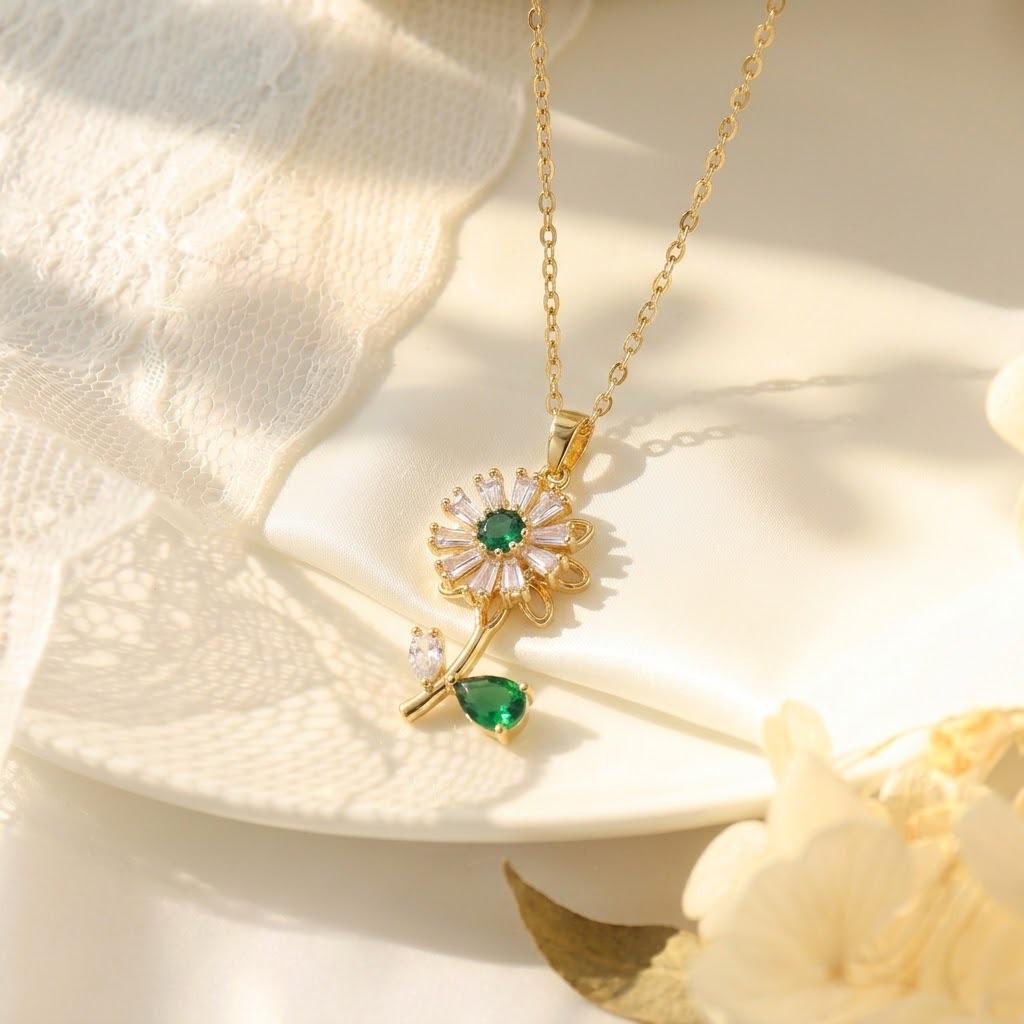 Women's Titanium Steel Rotatable Flower Necklace - Fashionable, Simple, Versatile Clavicle Chain Jewelry.
