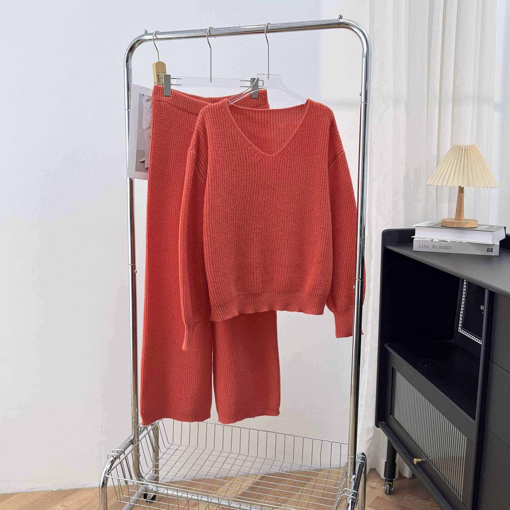 Simple and Fashionable Woolen Outfit for Women - V-neck Loose Top, Solid-colored Wide-leg Straight Pants, and A Sweater Set.