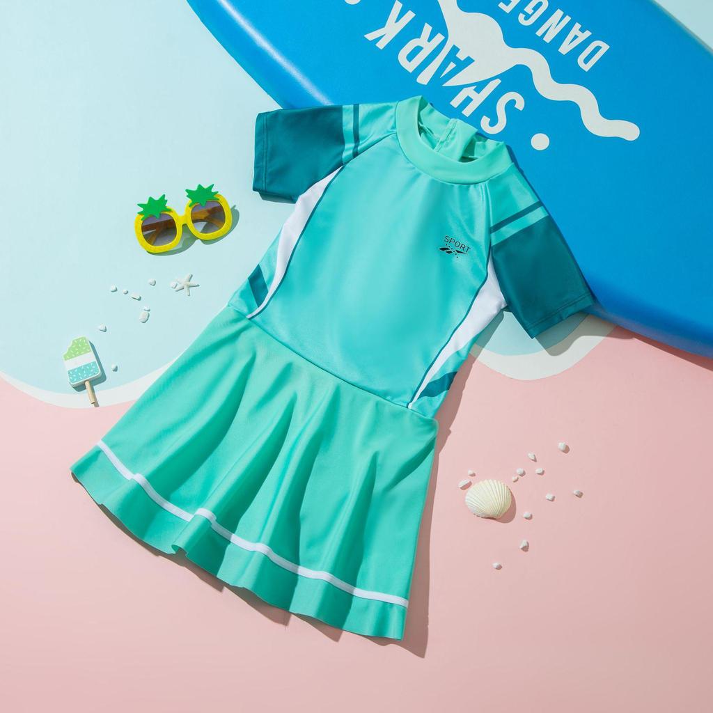 Girls' Sporty One-Piece Swimsuit for Pool and Hot Springs