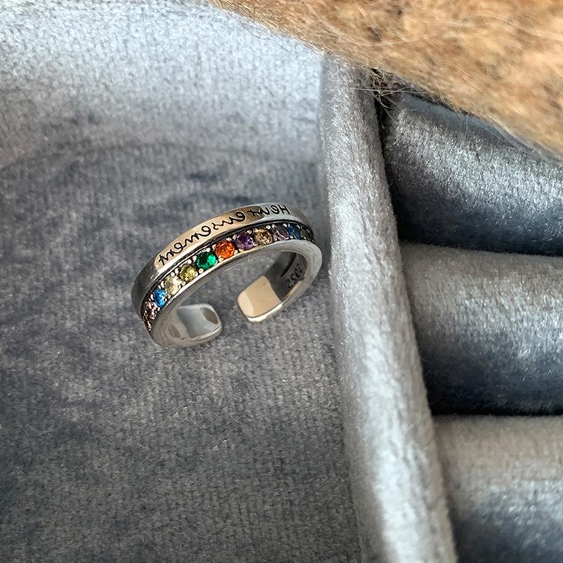 

Кольцо Niche Design с двухслойной цветной циркониевой буквой, открытое кольцо для женщин, уникальная индивидуальность, модный темперамент, универсальное кольцо