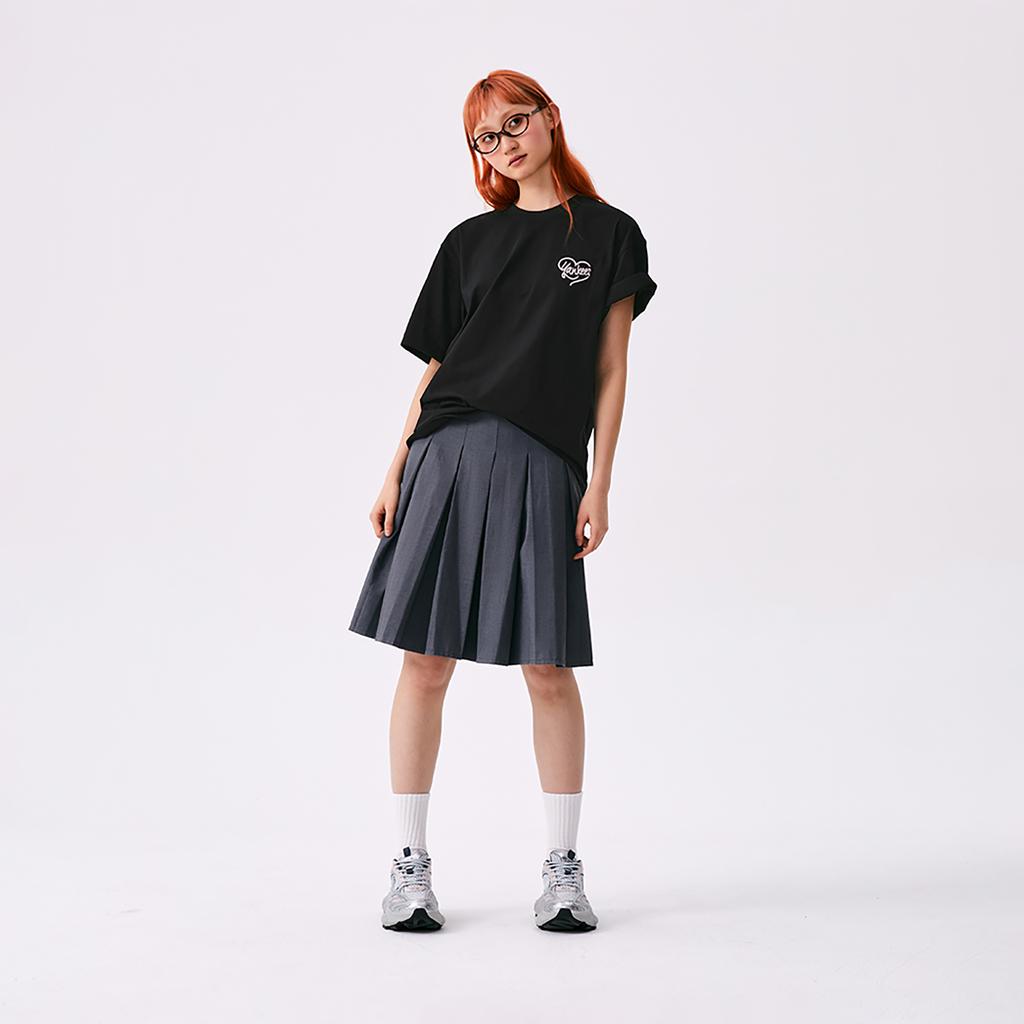 New MLB New York Yankees Heart SS25 T Shirt Unisex Black 3ATSH0153-50BKS