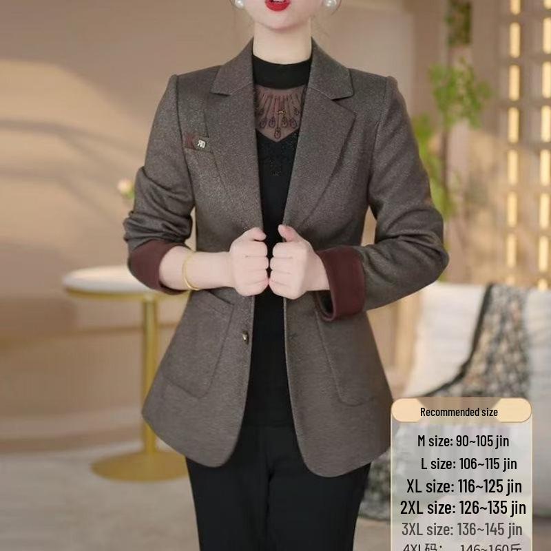 Trendy Slimming Jacket for Petite Women: Conceal Flaws & Look Younger