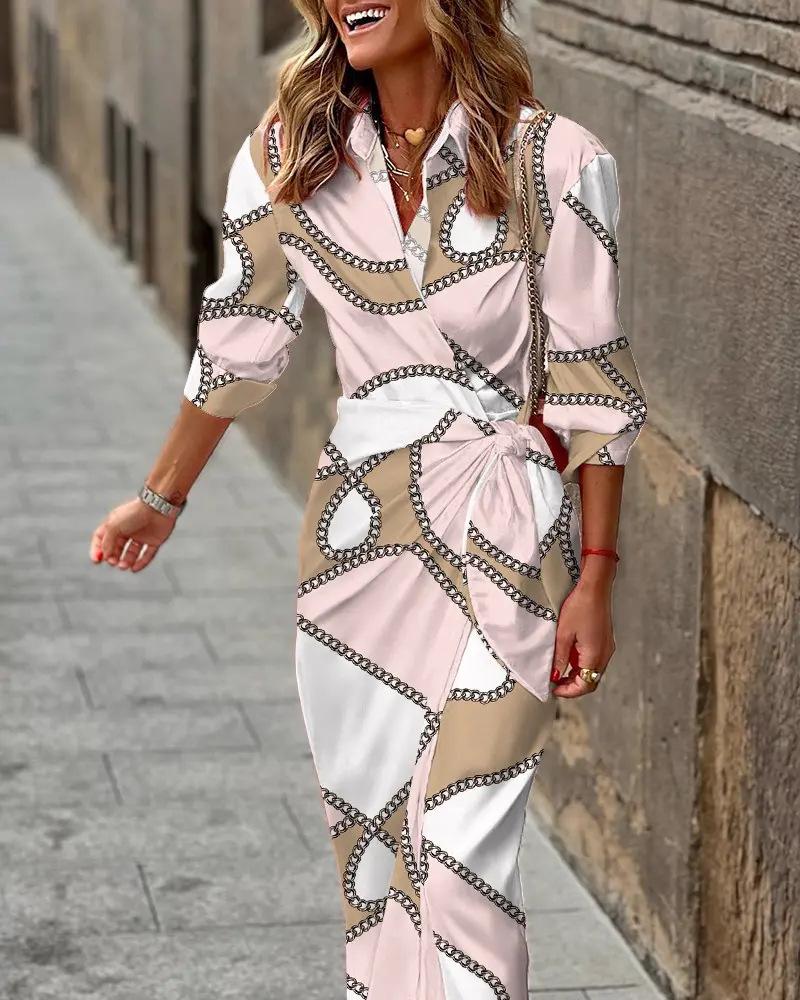 Neue Damenbekleidung, Modisches gestreiftes Kleid mit bedrucktem Kragen und Schnürung, mittel und lang
