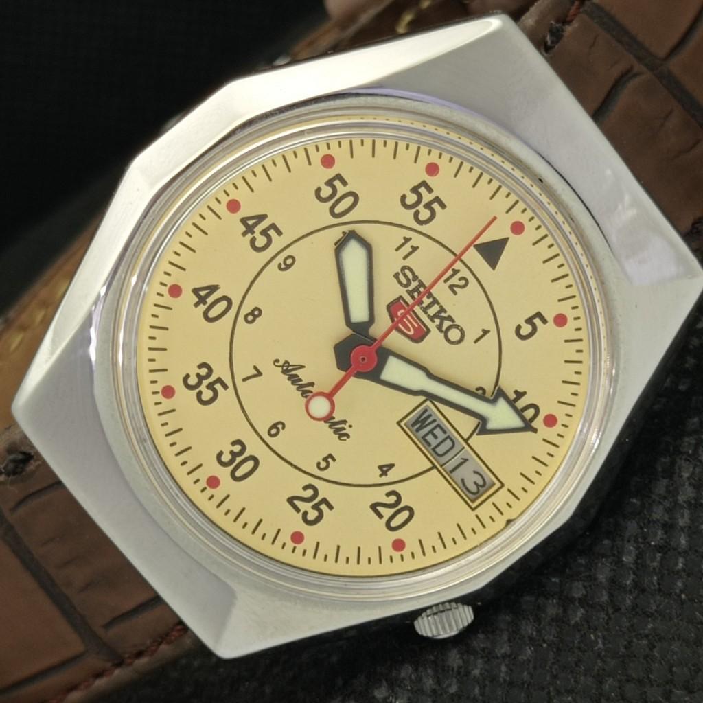 

Б/У винтажные часы SEIKO 5 AUTOMATIC 7009A JAPAN MENS D/D BEIGE 594a-a311669-2 SKU594a-a311669