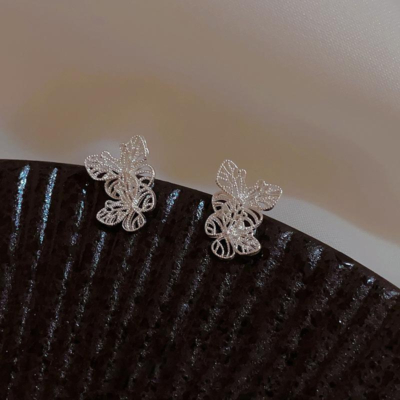 Hollow butterfly earrings simple and sweet fashion versatile stud earrings light luxury high sense niche personality earrings women