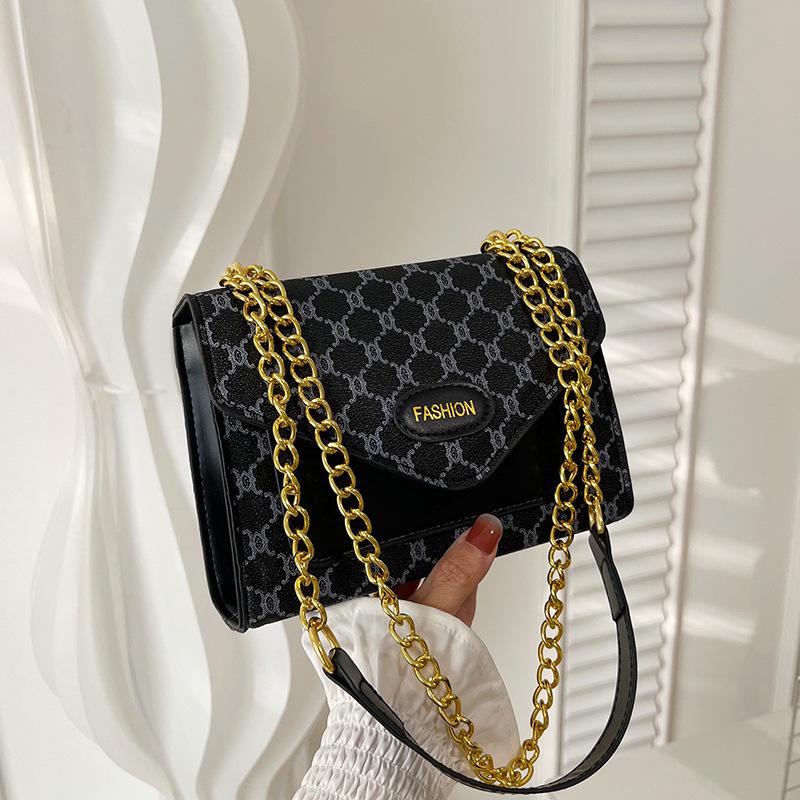 

Текстурированная ретро модная женская сумочка новая 2025 весна зарубежный стиль универсальная с принтом на плечо мессенджер маленькая квадратная сумка чёрный