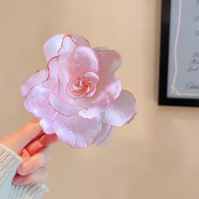 Große Farbverlauf Seidenrose Haarspange - 3D Blumendesign für Frauen, Perfekt für Fotos am Meer