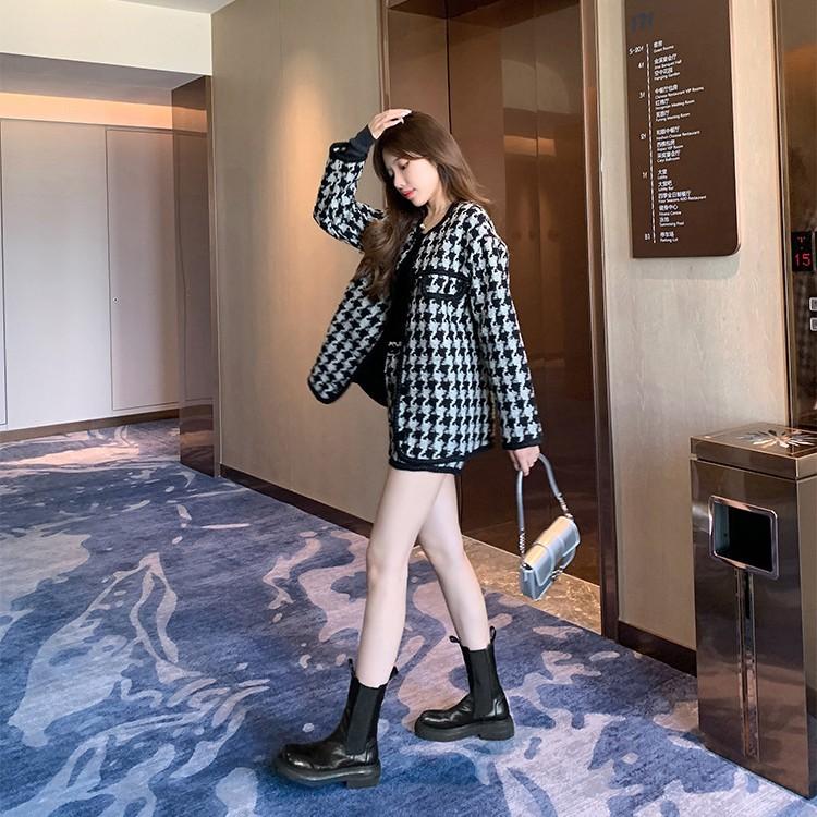 Leather Retro Platform British Style Chelsea Short Boots Women's Autumn and Winter Velvet Medium Tube Pleated Cigarette Boots Martin Boots