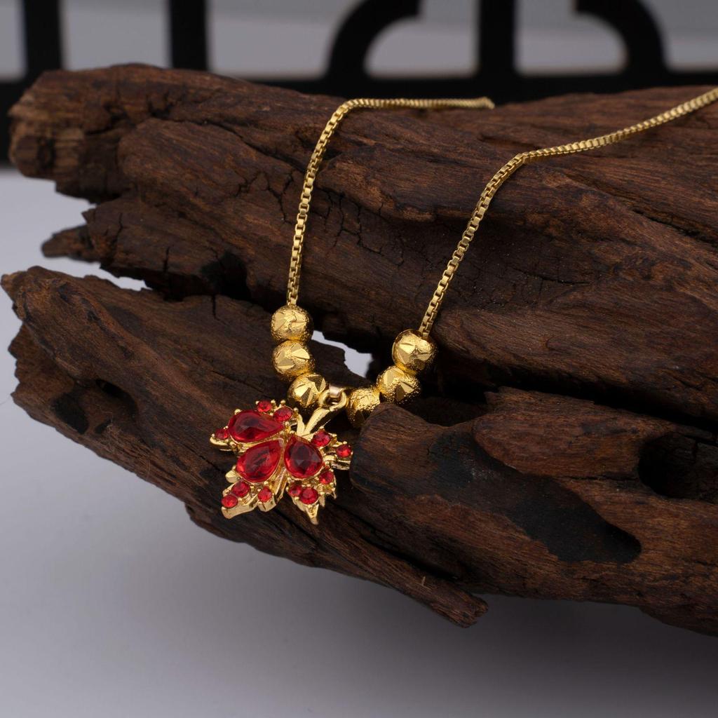 Autumn Maple Leaf Pendant Necklace - High-End Niche Design for Women