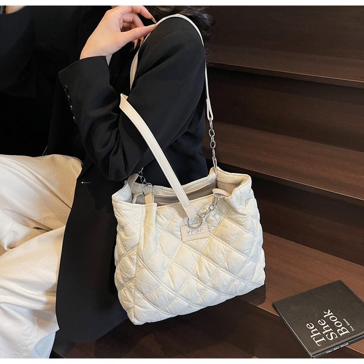 Large capacity rhombus padded cotton tote bag women's new shoulder handbag versatile commuter bag