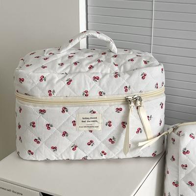 Quilted Berry Makeup Bag – Cute Large Capacity Travel Toiletry Organizer for Girls, Ins Style Cosmetic Pouch