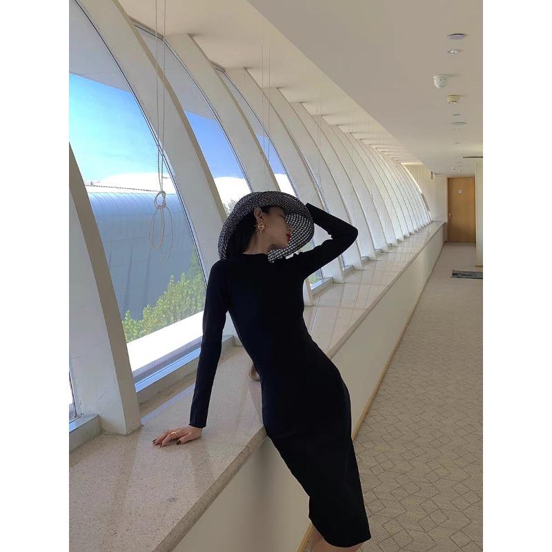 Autumn and winter retro high-end cold wind long-sleeved knitted dress French playful elegant Hepburn little black dress