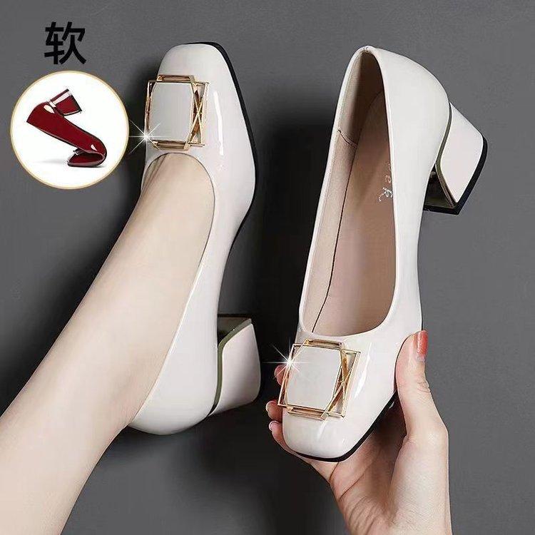 Shishi high heels women's autumn 2025 new women's shoes medium heel soft sole small leather shoes thick heel versatile work shoes