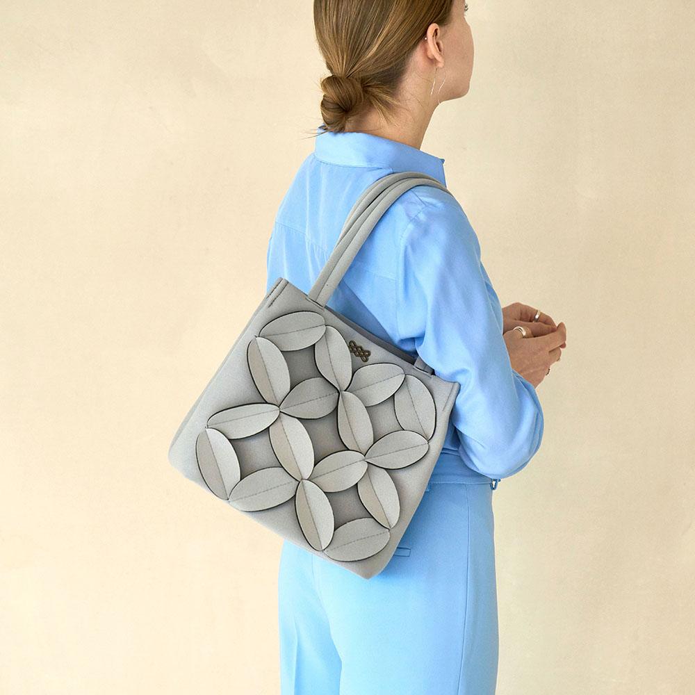 Suin Leaf Square Tote Bag - Light Gray