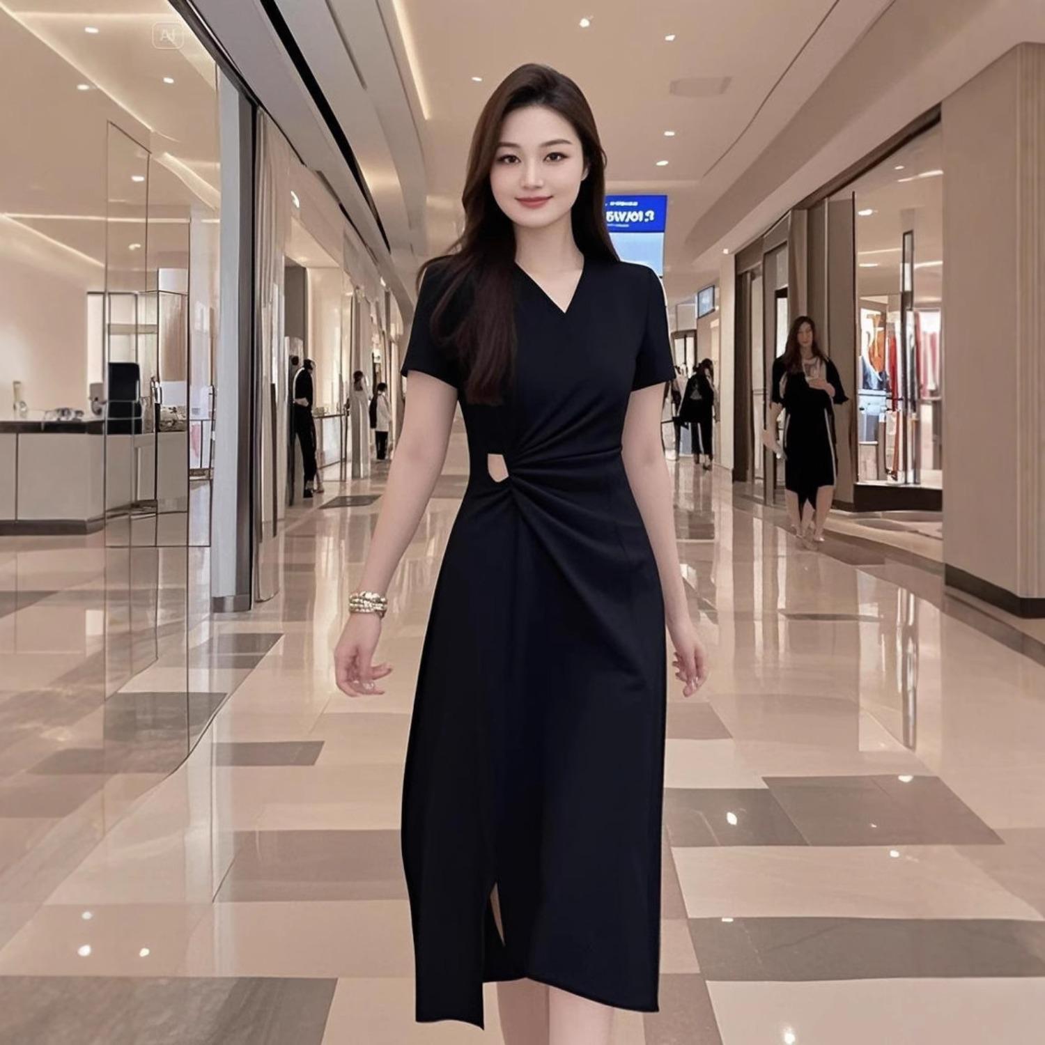 Women`s Plus Size V Neck Short