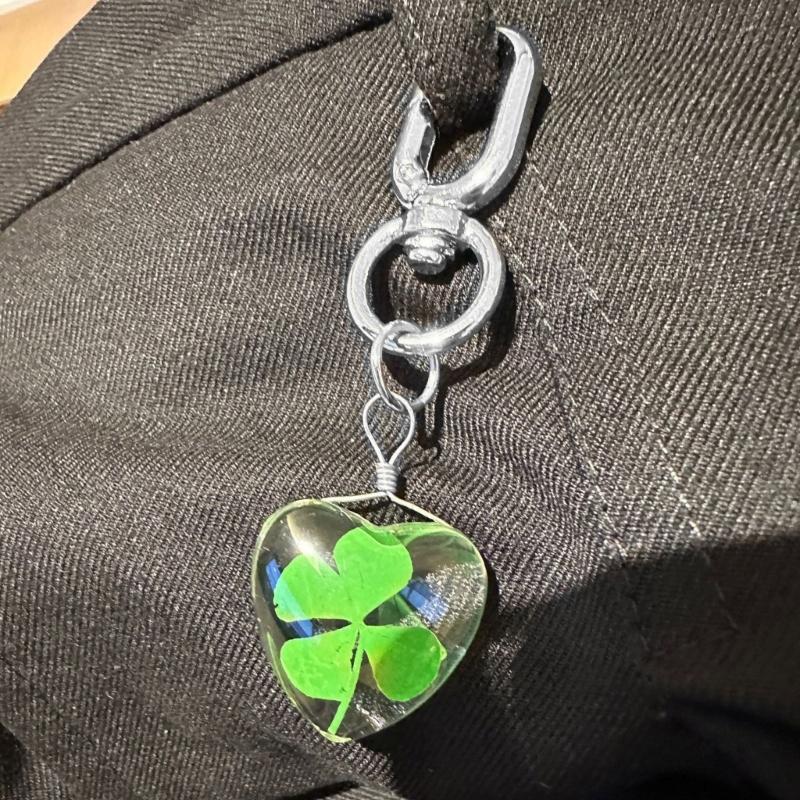 Multi Purpose Four Leaf Clovers Keychain Trendy Four Leaf Clovers Key Rings Adornment Eye Catching Keychain Pendant