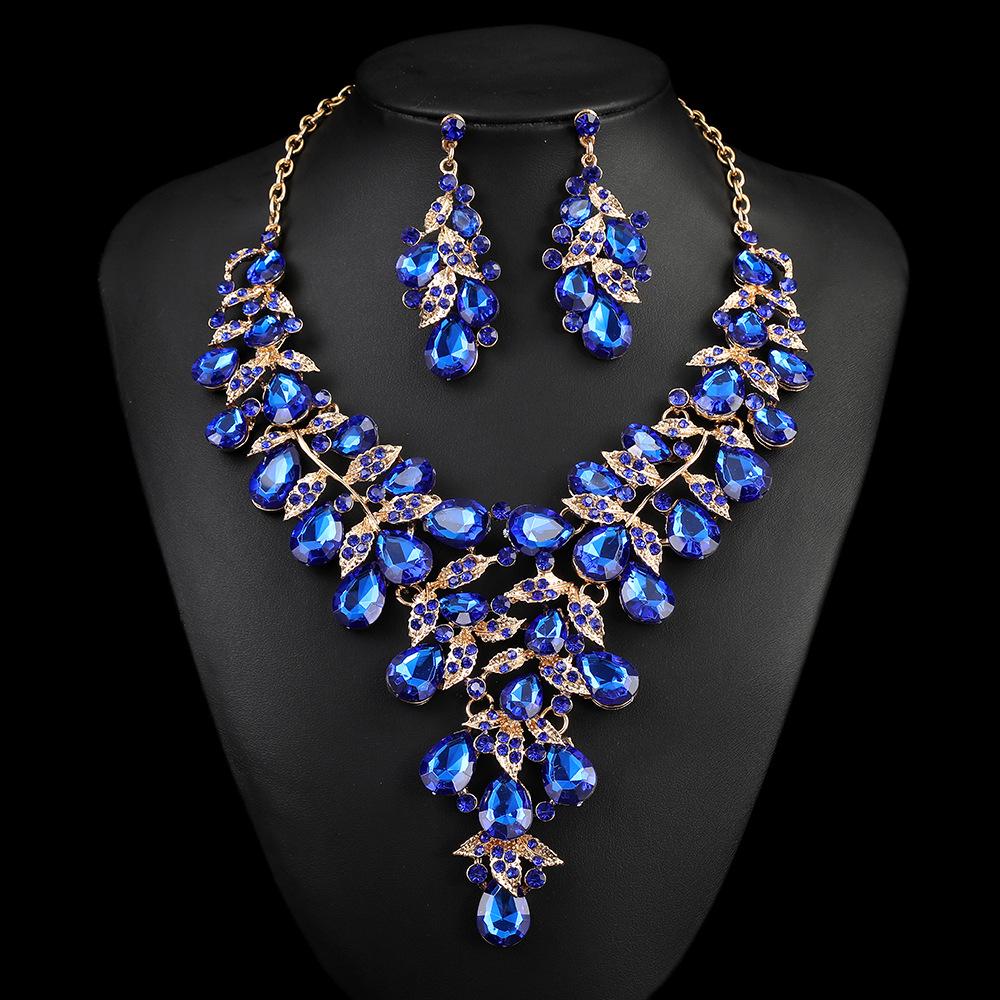 

European & American Vintage Crystal Necklace Set: Women s Luxury Evening Dress Clavicle Chain