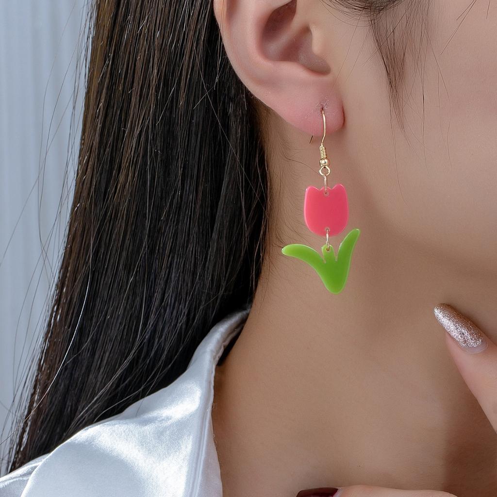 Pink tulip earrings, earrings, sweet and cute, exquisite and small acrylic wind earrings.