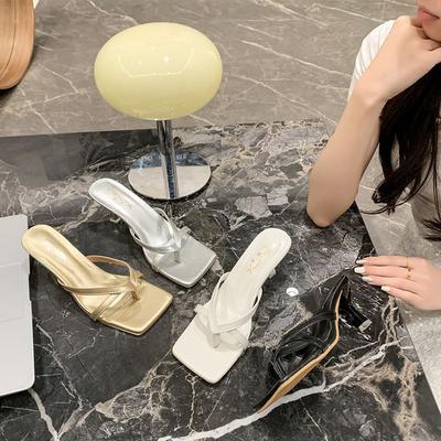 Hochwertige Zehen-High-Heel-Sandalen 2025 Sommer neue coole Hausschuhe verschleißfester Nischen-Blockabsatz beliebtes Einwort-Slipper-Tide