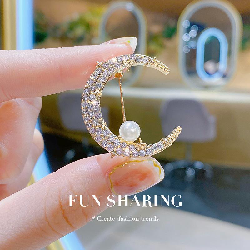 Bright Star Pearl Brooch, High-End Women'S Full Diamond Moon Pin, Fixed Clothes, Anti-Light, Exquisite Brooch Collar Pin