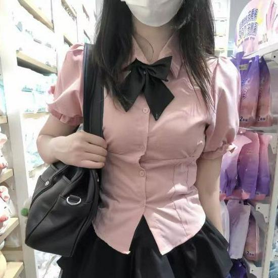 

Летний женский комплект из двух предметов в студенческом стиле: приталенная рубашка и юбка-пачка S