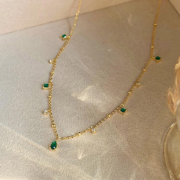 Vintage Emerald Necklace Elegant Collarbone Chain Suitable for Fashion Women Seeking Elegances and All Day Comfort