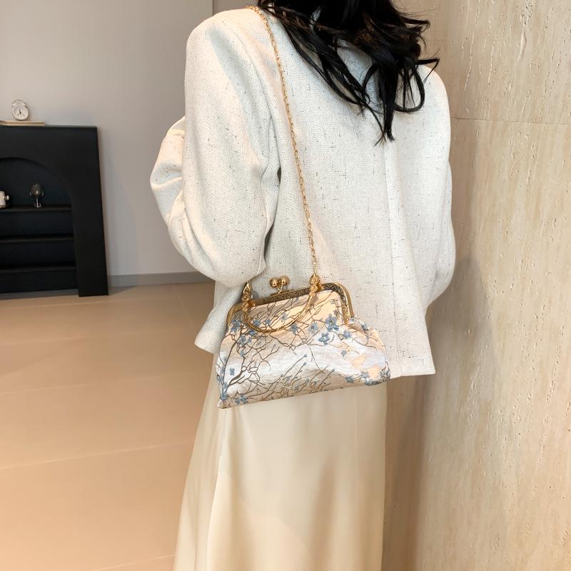 2024 Summer Chinese Style Shell Chain Bag: Fashionable Crossbody and Shoulder Handbag for Women