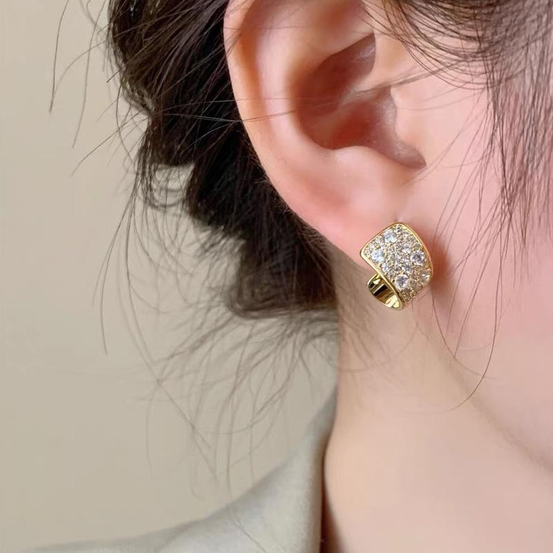 Luxury Sparkling Petite Diamond Earrings for Women - 2023 High-End Niche Design Studs