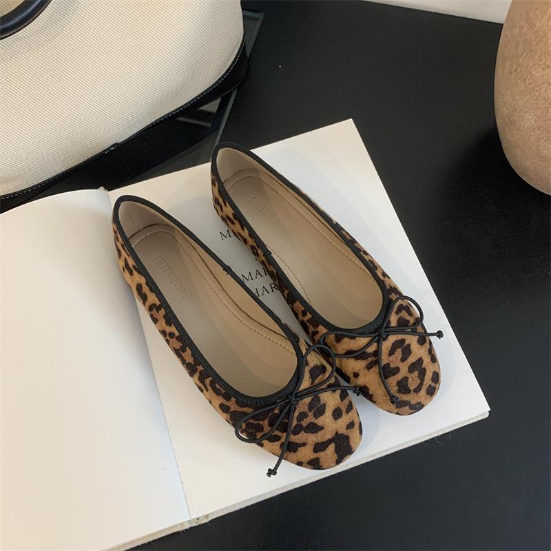 

Вечерний ветерок нежный бант неглубокий носок плоские туфли ретро замшевые туфли бабушки 2024 осень и зима корейская версия одиночные туфли женские 35 цветной печати леопарда