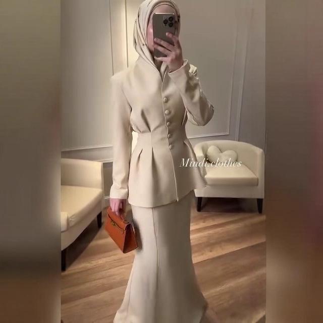 Autunno 2025 borsa casual a temperamento transfrontaliera europea e americana fibbia a pizzico cardigan pieghettato giacca tuta gonna lunga versatile larga donna