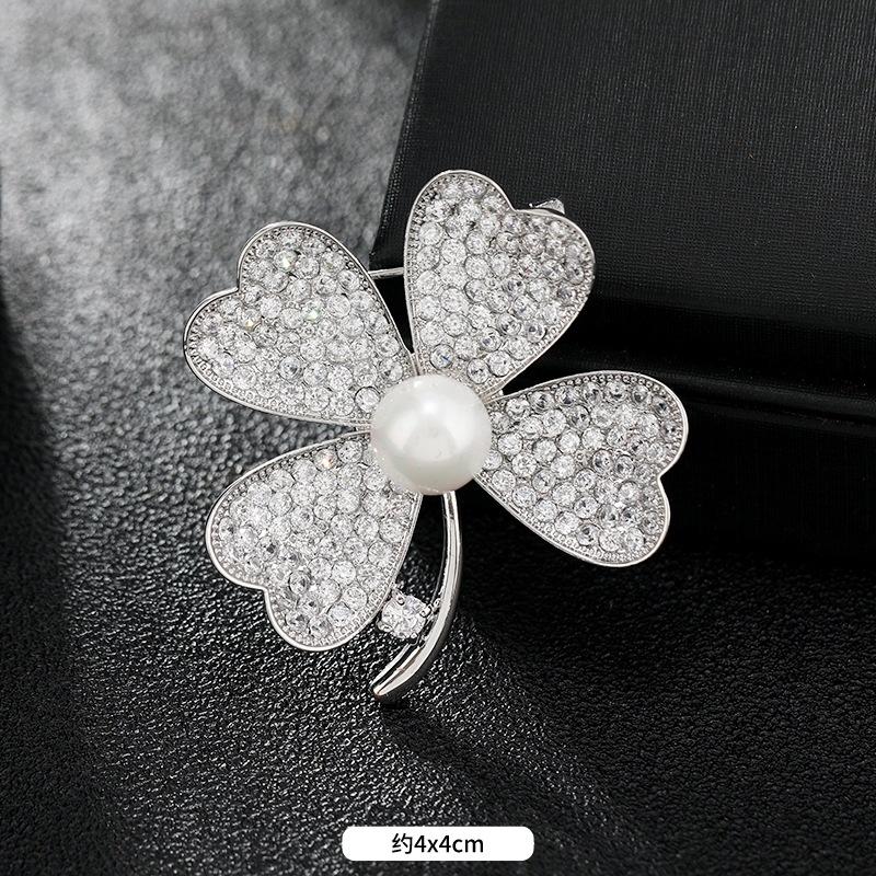 High-end crystal temperament brooch female swan snowflake luxury atmospheric brooch sweater pin suit trendy accessories