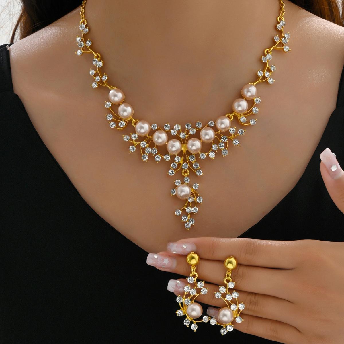 

European and American New Pearl Rhinestone Flower Earrings Necklace Bridal Jewelry Set Fashionable and Sweet High-end Jewelry Women