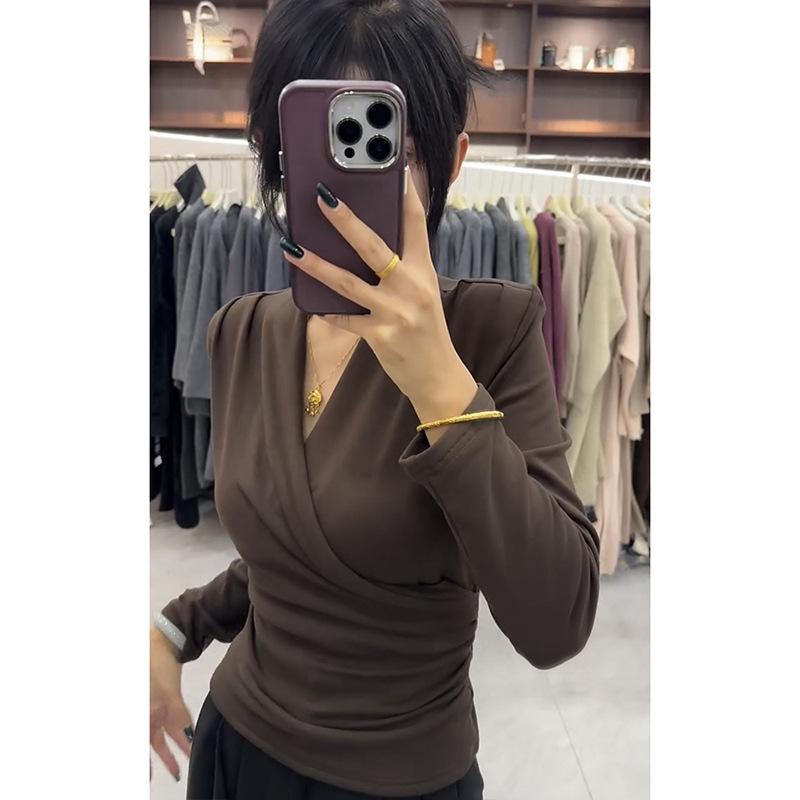 

Шикарный французский топ с V-образным вырезом и однотонной расцветкой для похудения - Коллекция Зима 2025 M (40-50 kg) кофейный