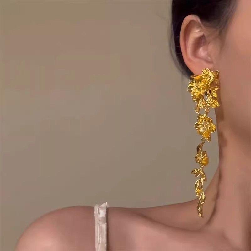 High-end Gold Flower Earrings, Retro Horse Face Dress Stud Earrings, Exaggerated and Elegant Long Dangling Earrings